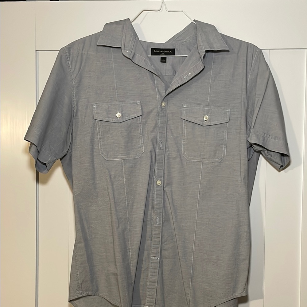 Banana Republic Gray Casual Button Down Shirt with Camp Collar